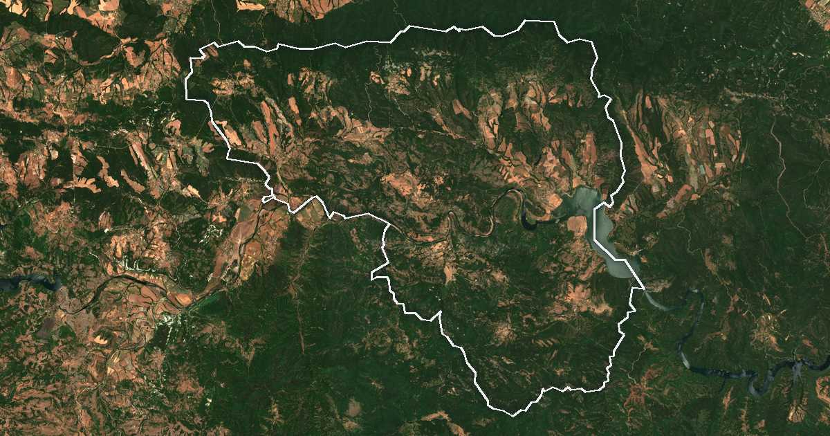 Satelitska snimka s ucrtanom granicom: Madžarovo