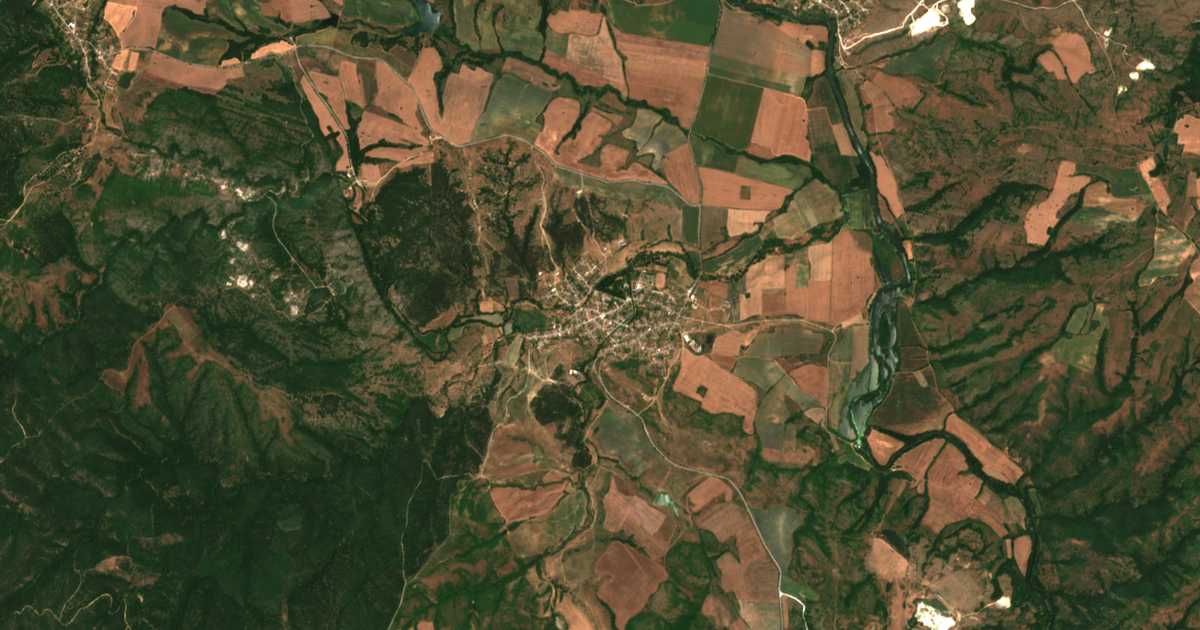 Satelitska karta: Ustrem