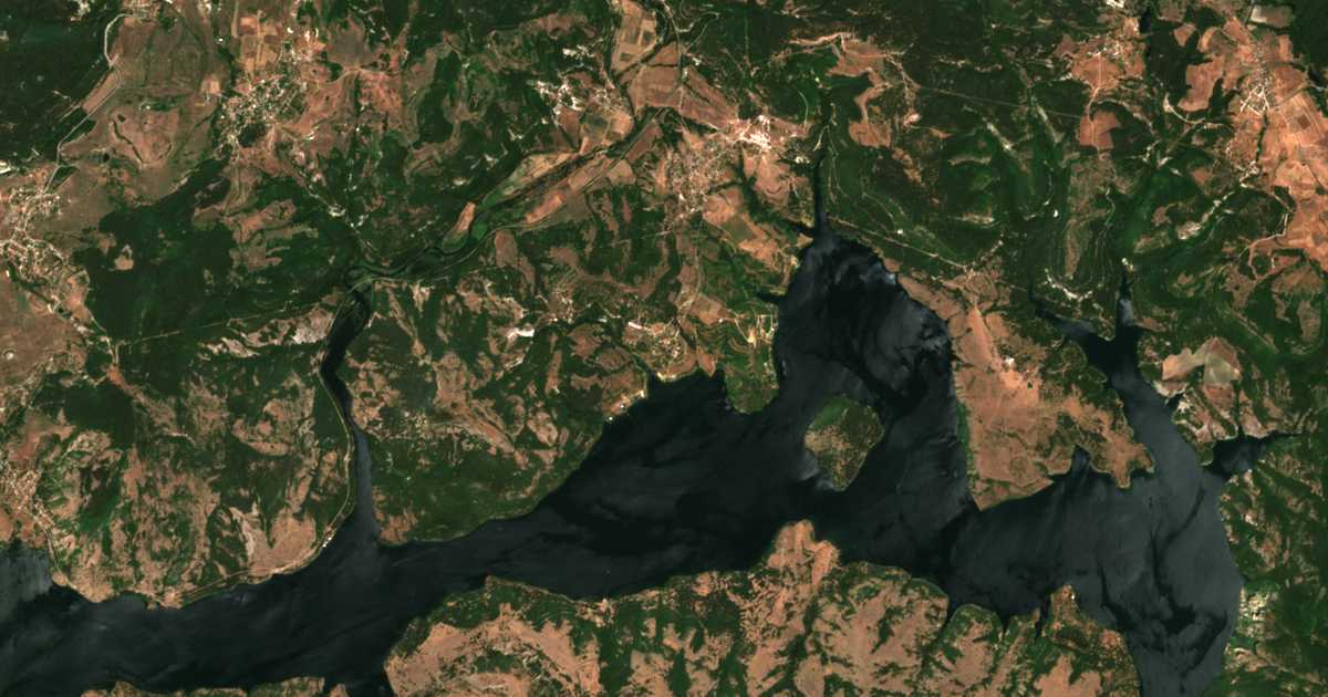 Satelitska karta: Gnjazdovo