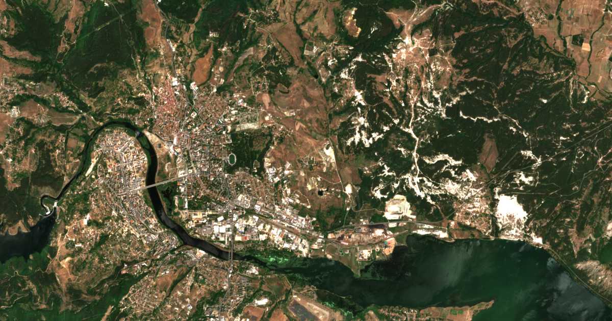 Satelitska karta: Propast