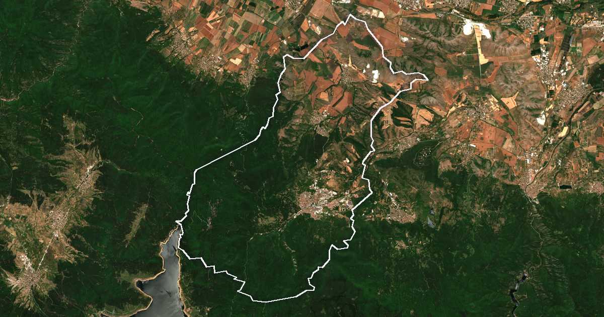 Satelitska snimka s ucrtanom granicom: Peštera