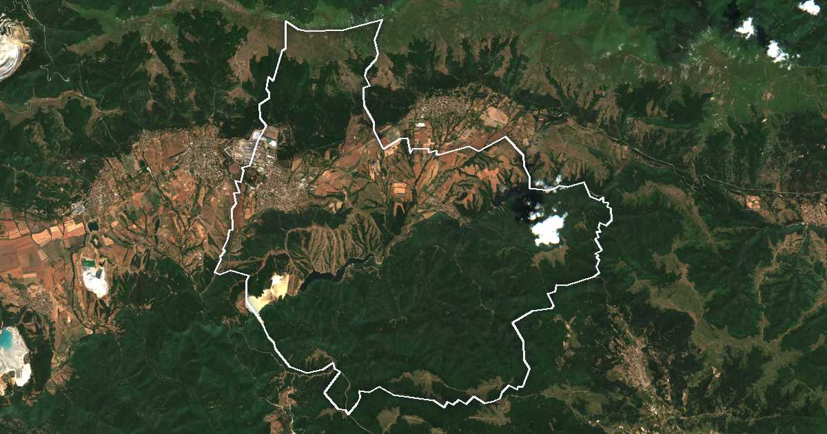 Satelitska snimka s ucrtanom granicom: Pirdop