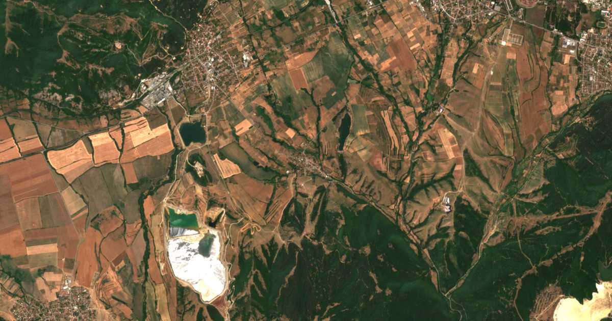 Satelitska karta: Karlievo