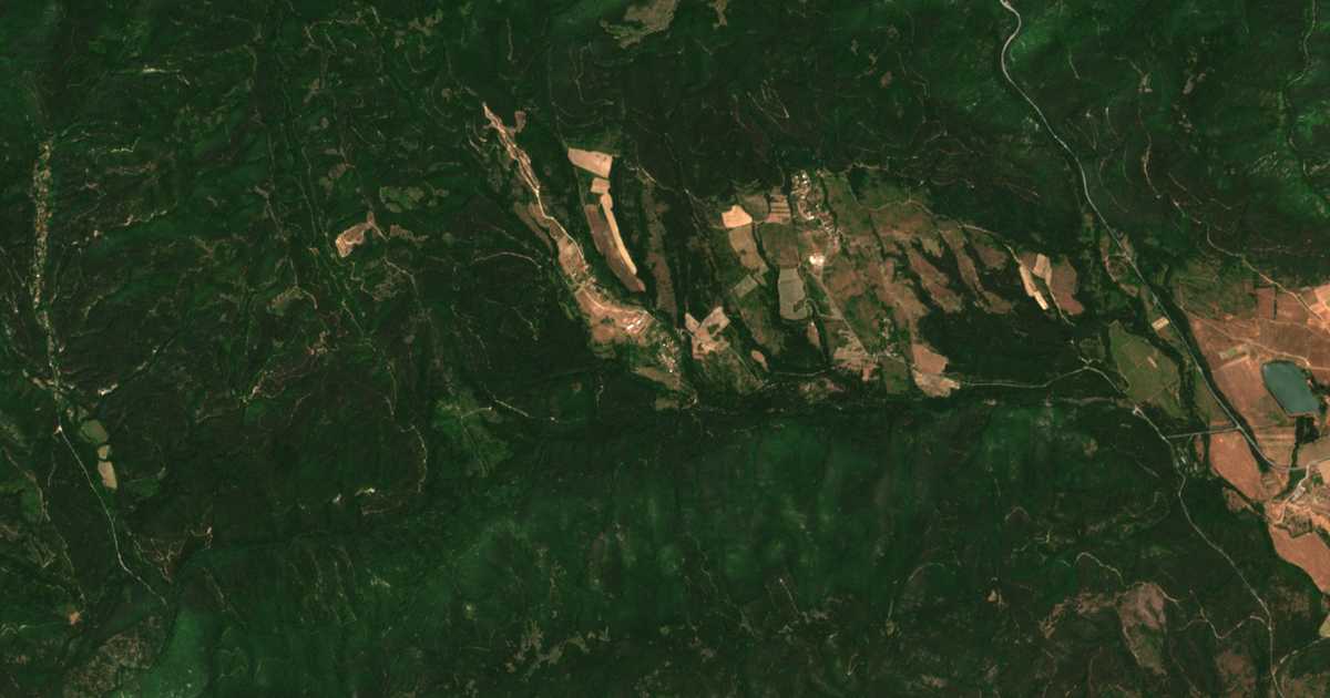 Satelitska karta: Dvorište