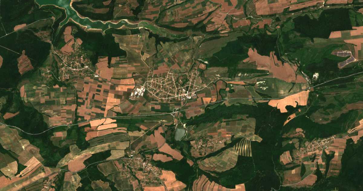 Satelitska karta: Kamburovo