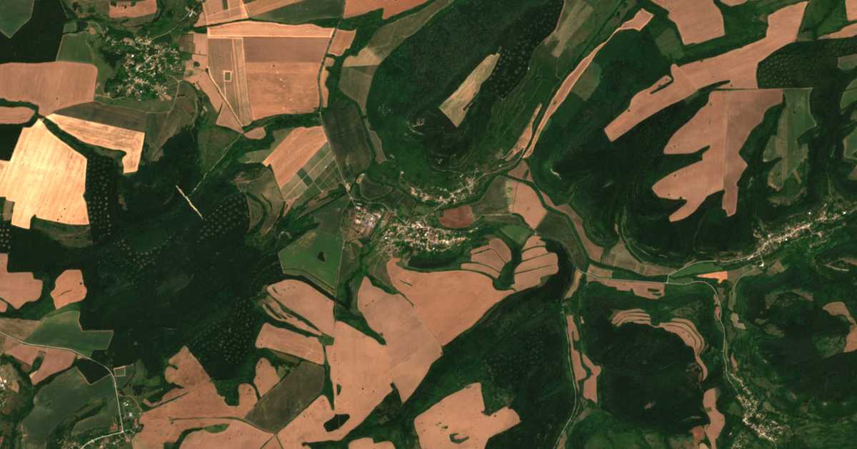 Satelitska karta: Aprilovo