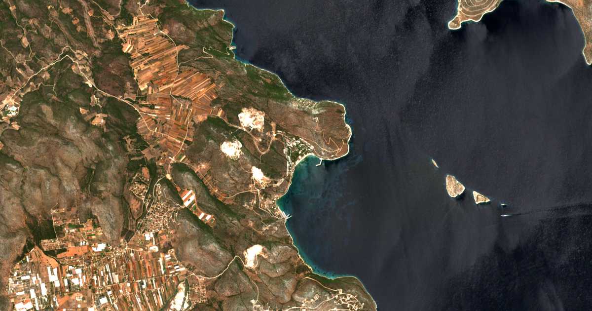 Satelitska karta: Agía Marína