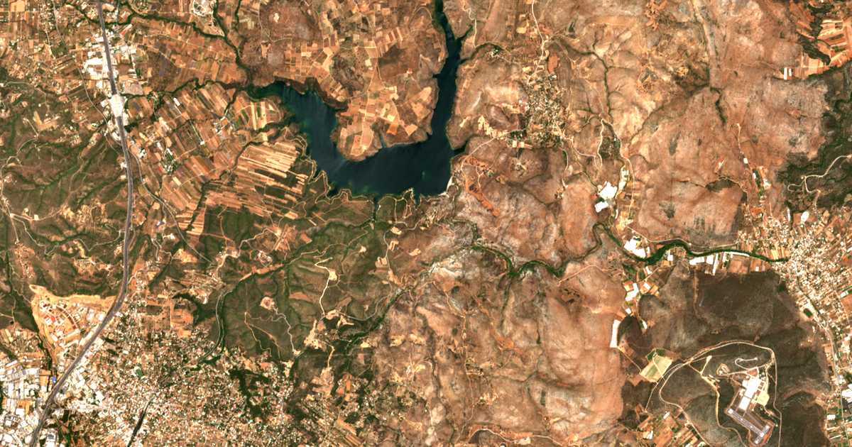Satelitska karta: Límni Marathónos