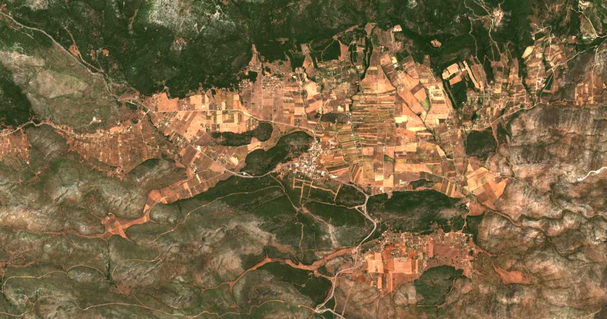 Satelitska karta: Oinói