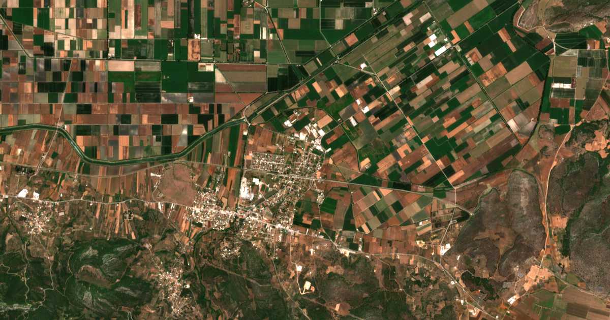 Satelitska karta: Alíartos