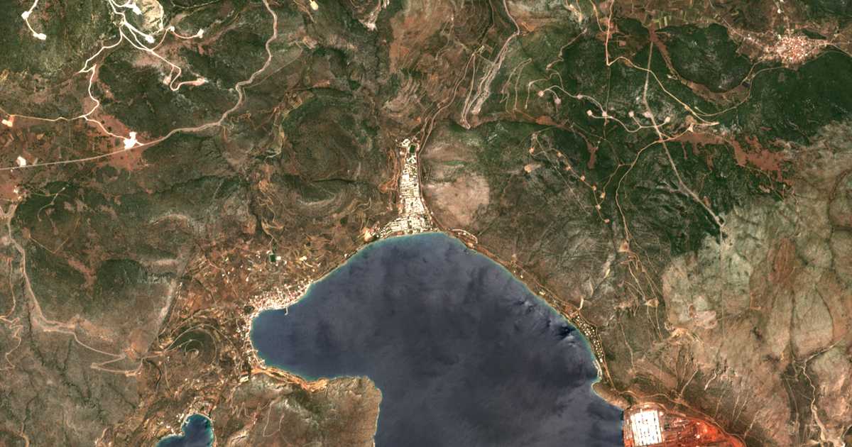 Satelitska karta: Paralía Distómou