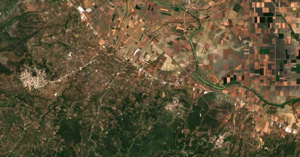 Satelitska karta: Agía Paraskeví