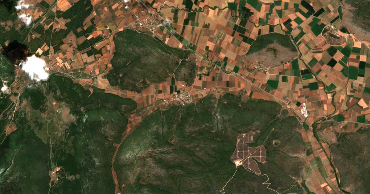 Satelitska karta: Parórion