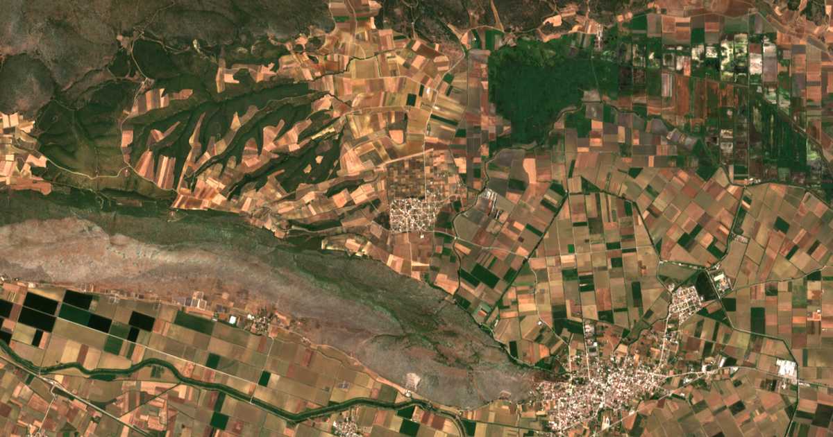 Satelitska karta: Diónysos