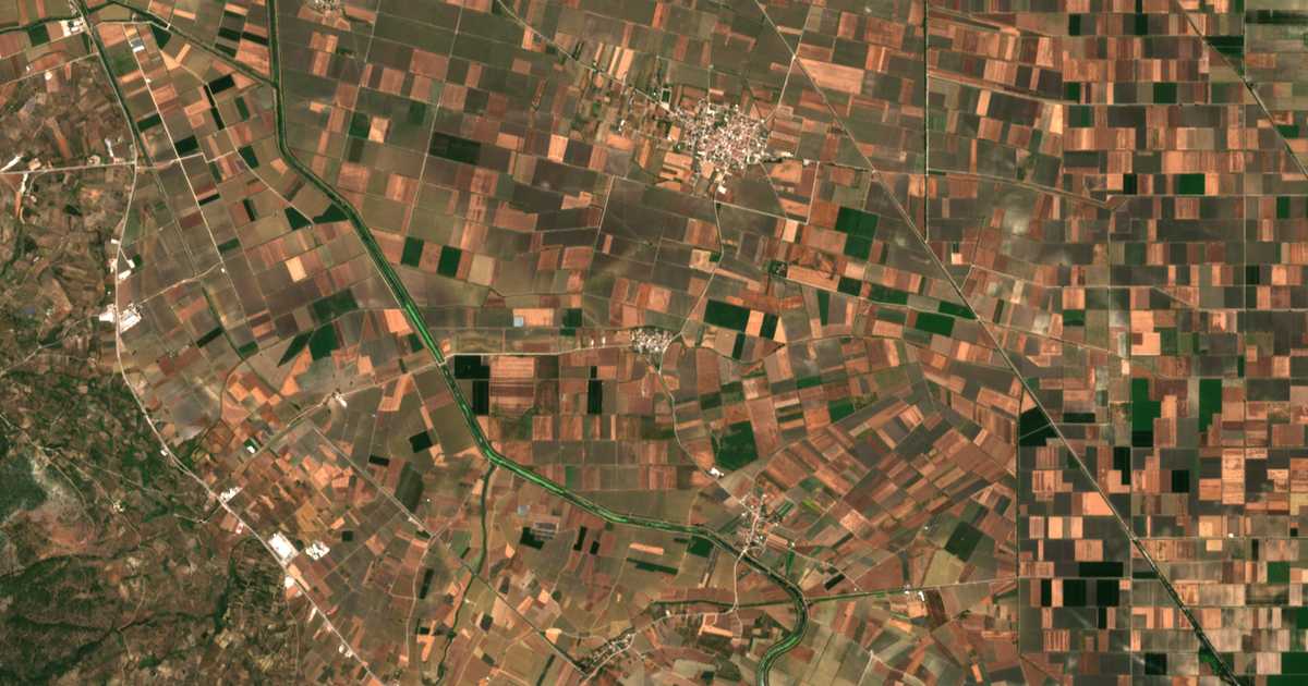 Satelitska karta: Mavrógeia