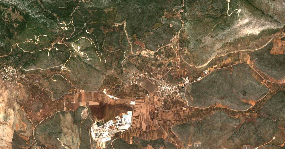 Satelitska karta: Thísvi