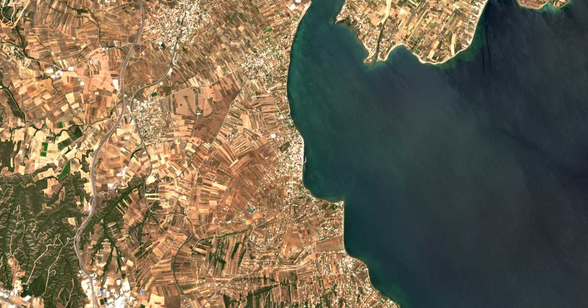 Satelitska karta: Paralía Avlídos