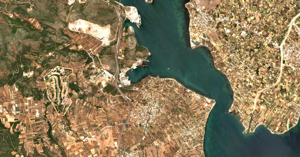 Satelitska karta: Paralía