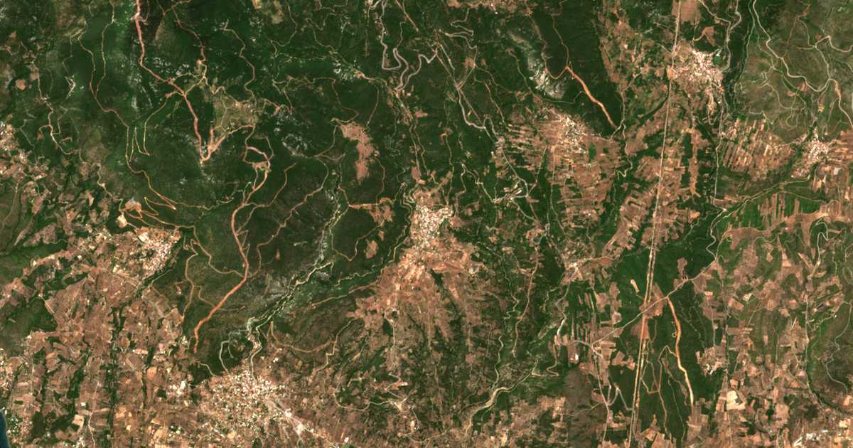 Satelitska karta: Kamarítsa