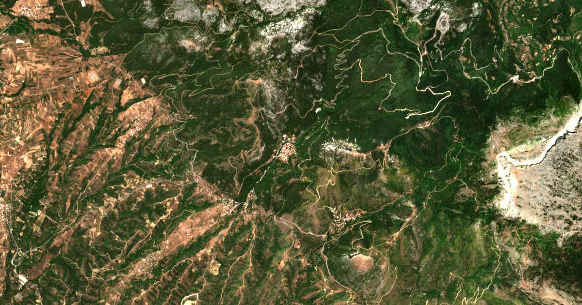 Satelitska karta: Stení Dírfyos