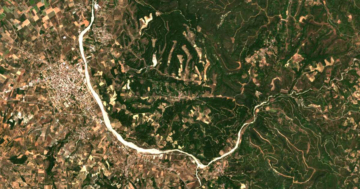 Satelitska karta: Avgariá