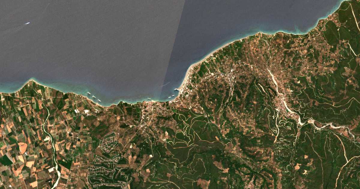Satelitska karta: Pefkíon