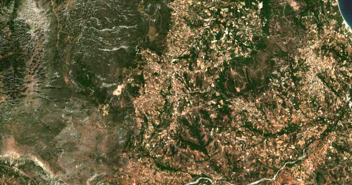 Satelitska karta: Konístrai