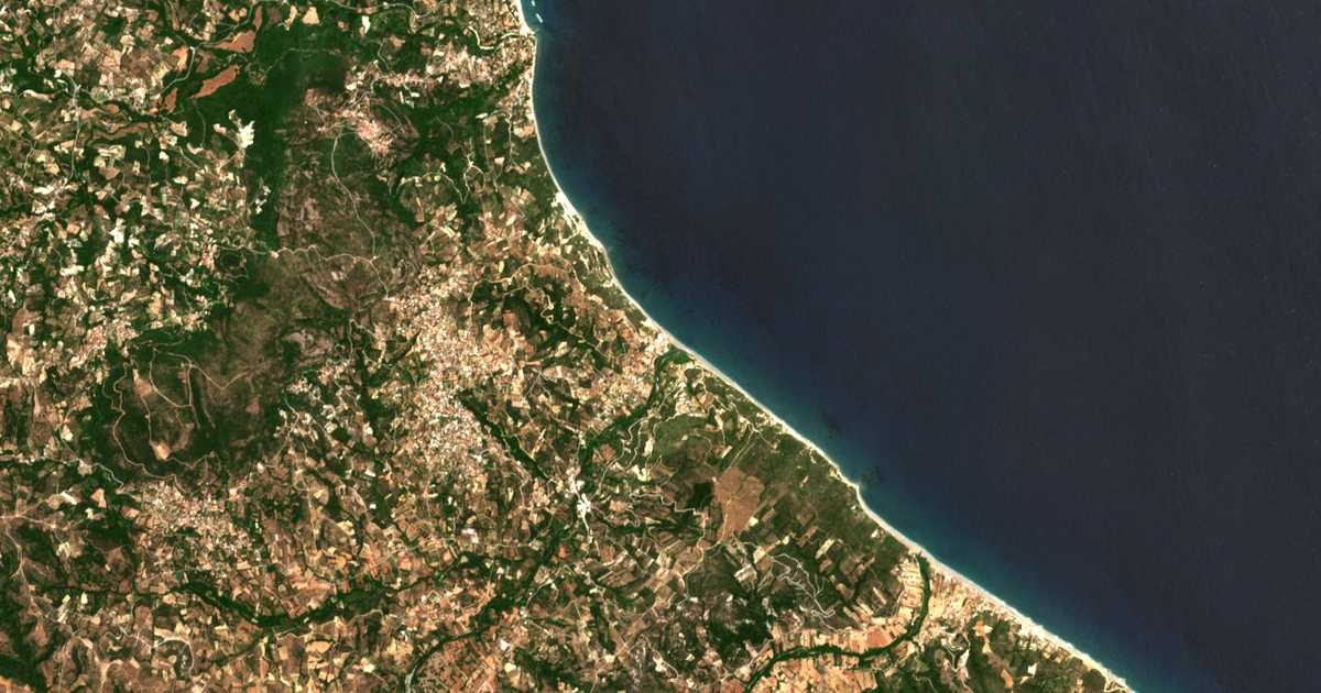 Satelitska karta: Paralía
