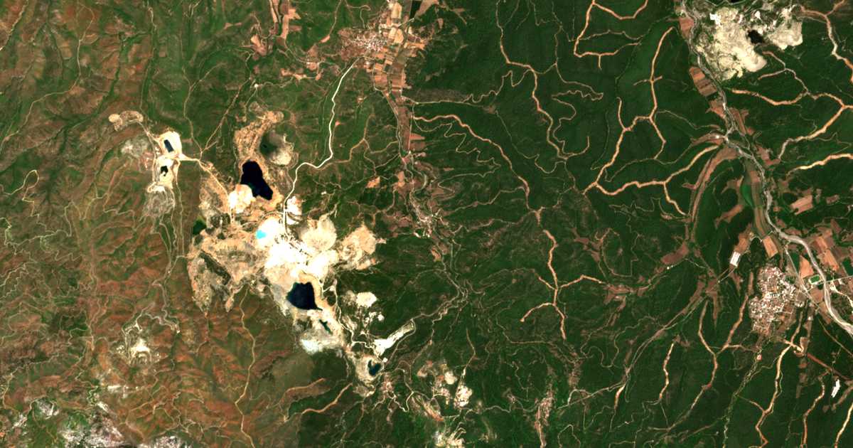 Satelitska karta: Kalývia