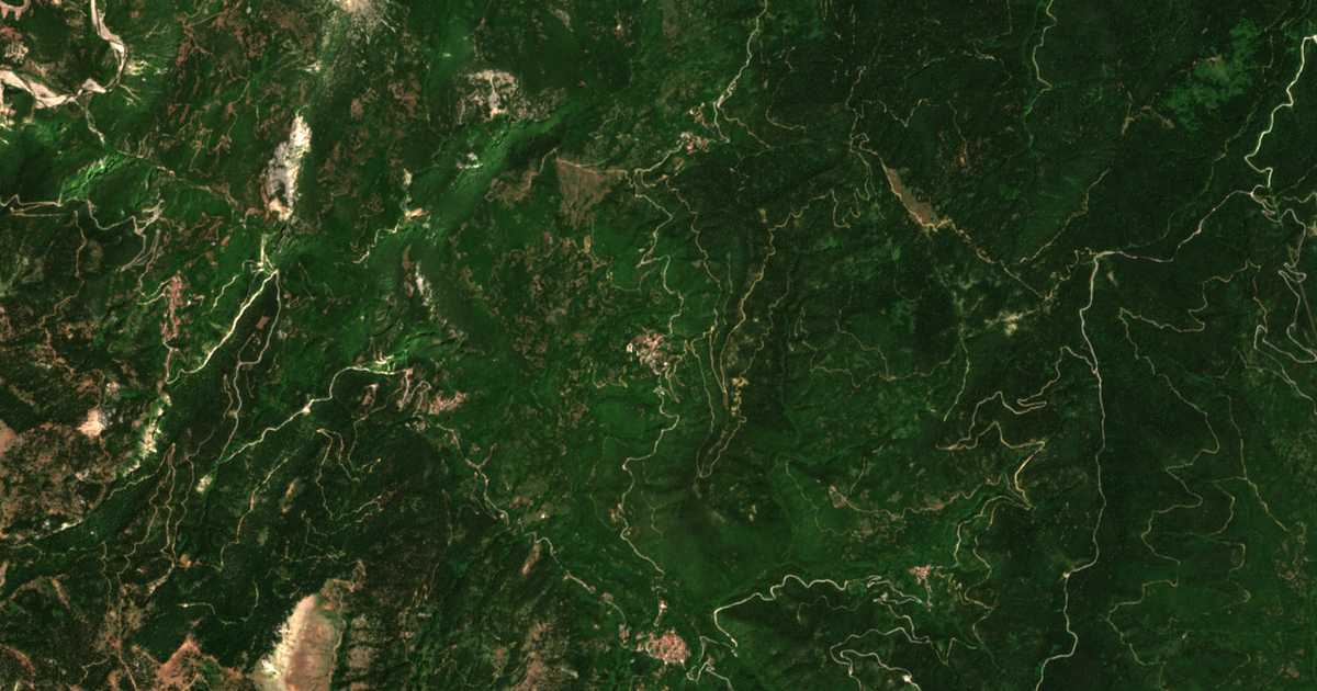 Satelitska karta: Petrálona