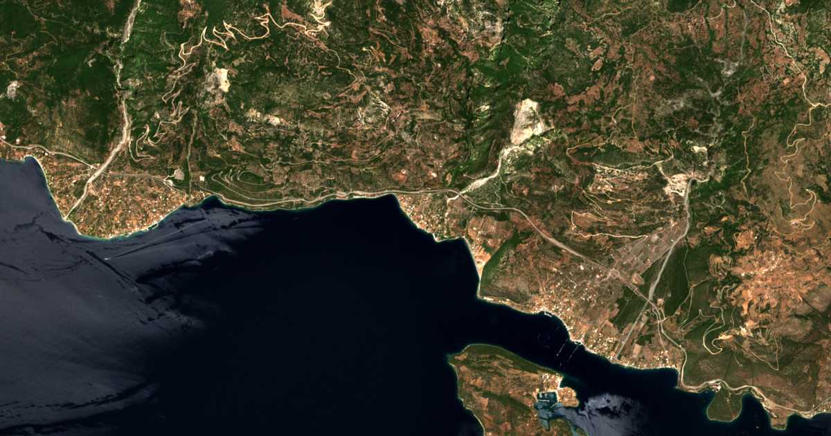 Satelitska karta: Paralía Sergoúlas
