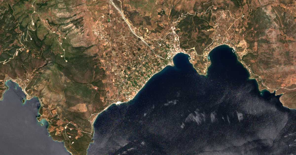 Satelitska karta: Paralía Tolofónos