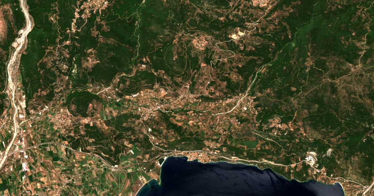 Satelitska karta: Pefkákion