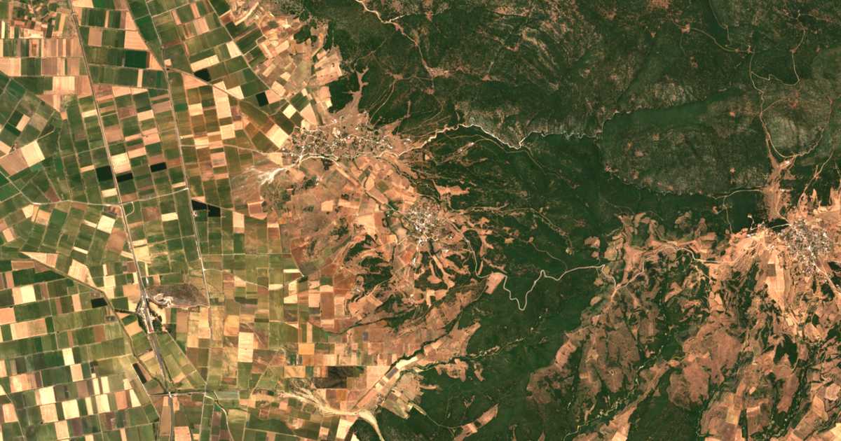 Satelitska karta: Agrapidiá