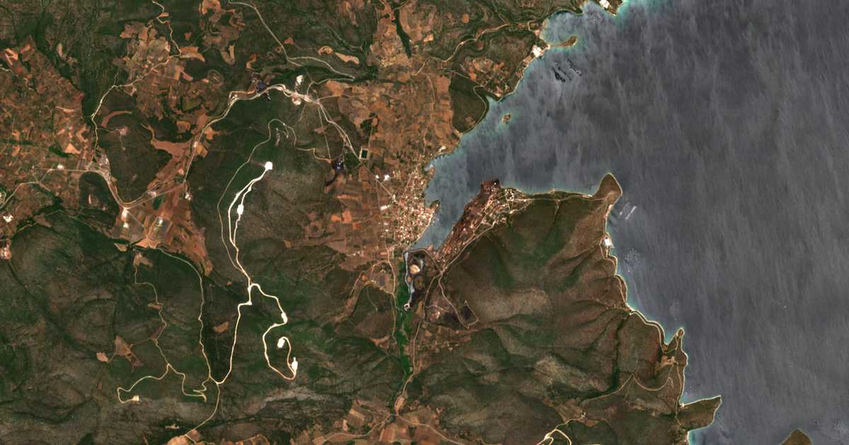 Satelitska karta: Lárymna