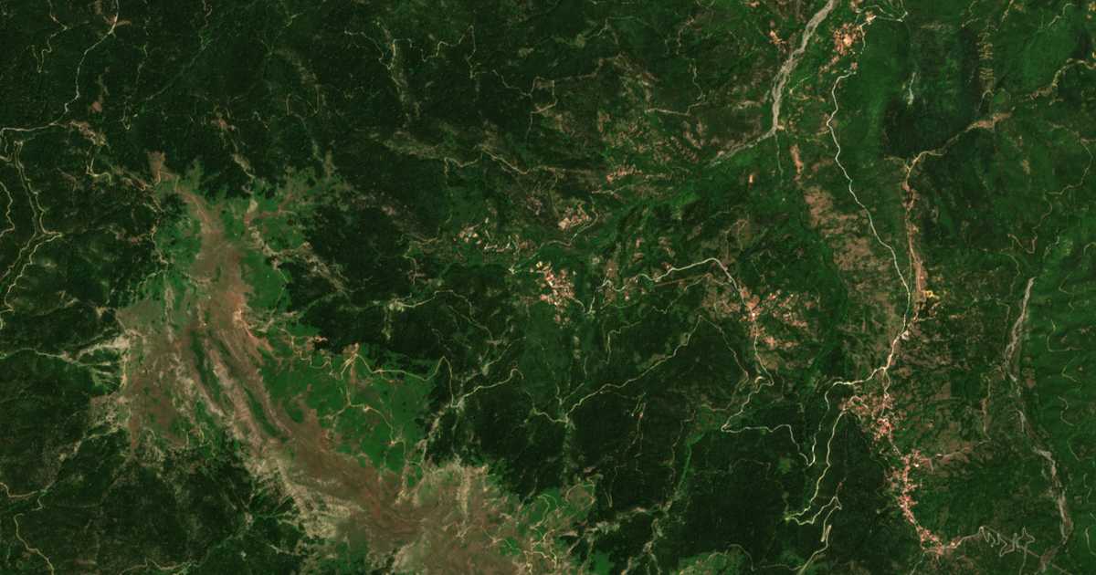 Satelitska karta: Pougkákia