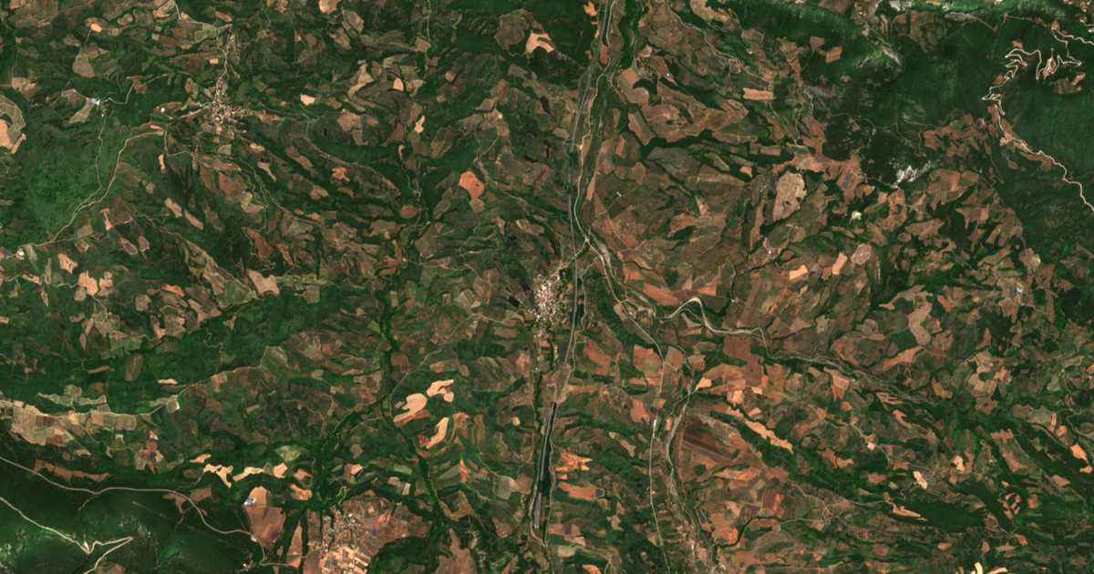 Satelitska karta: Kómnina