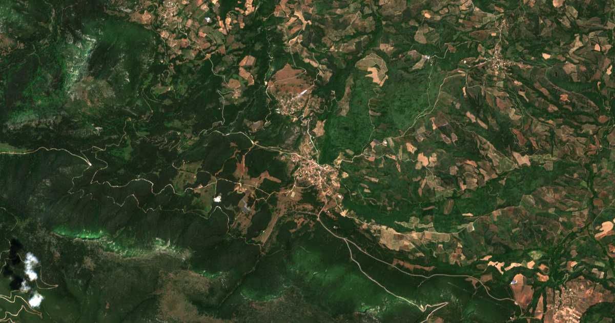 Satelitska karta: Mendenítsa