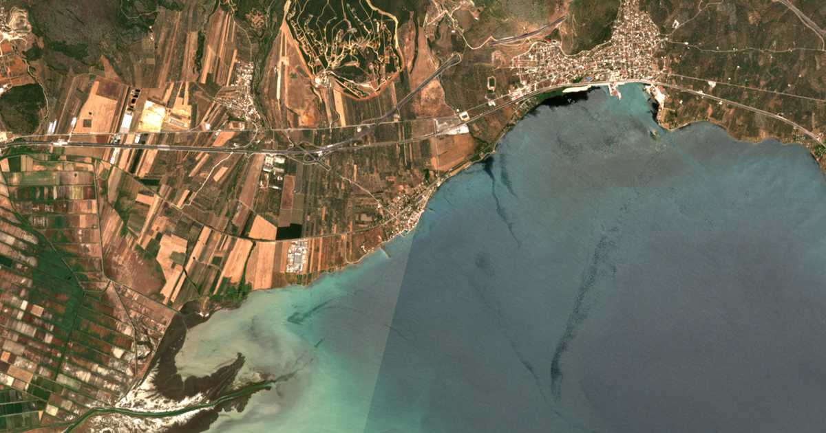 Satelitska karta: Agía Marína