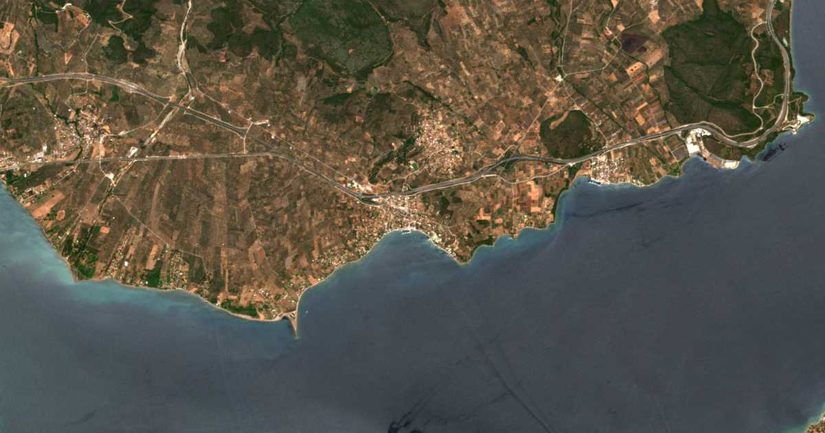 Satelitska karta: Paralía Rachón