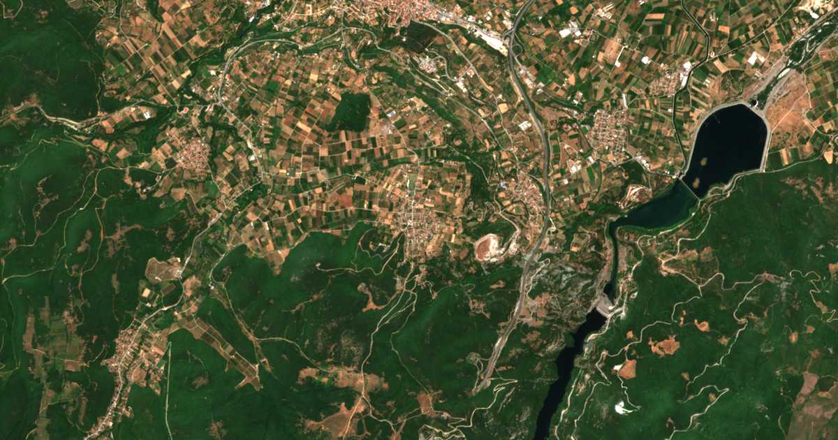 Satelitska karta: Ráchi