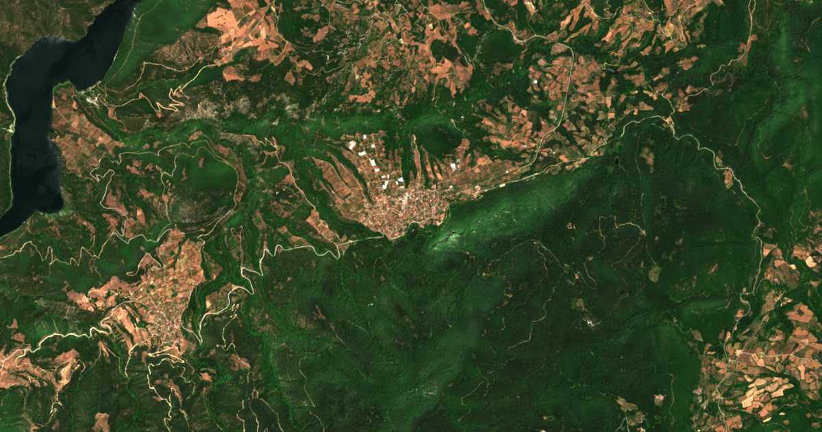 Satelitska karta: Rizómata