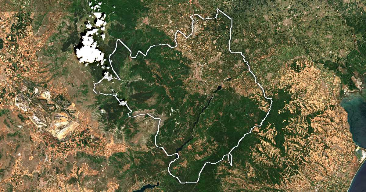 Satelitska snimka s ucrtanom granicom: Dímos Véroias