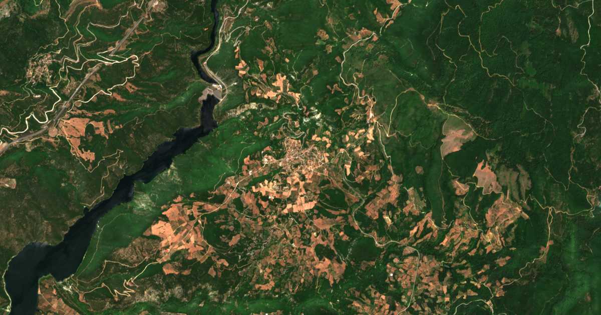 Satelitska karta: Sfikiá