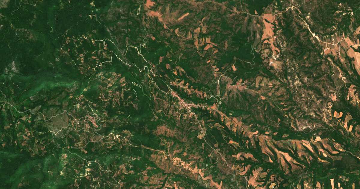 Satelitska karta: Kárpi