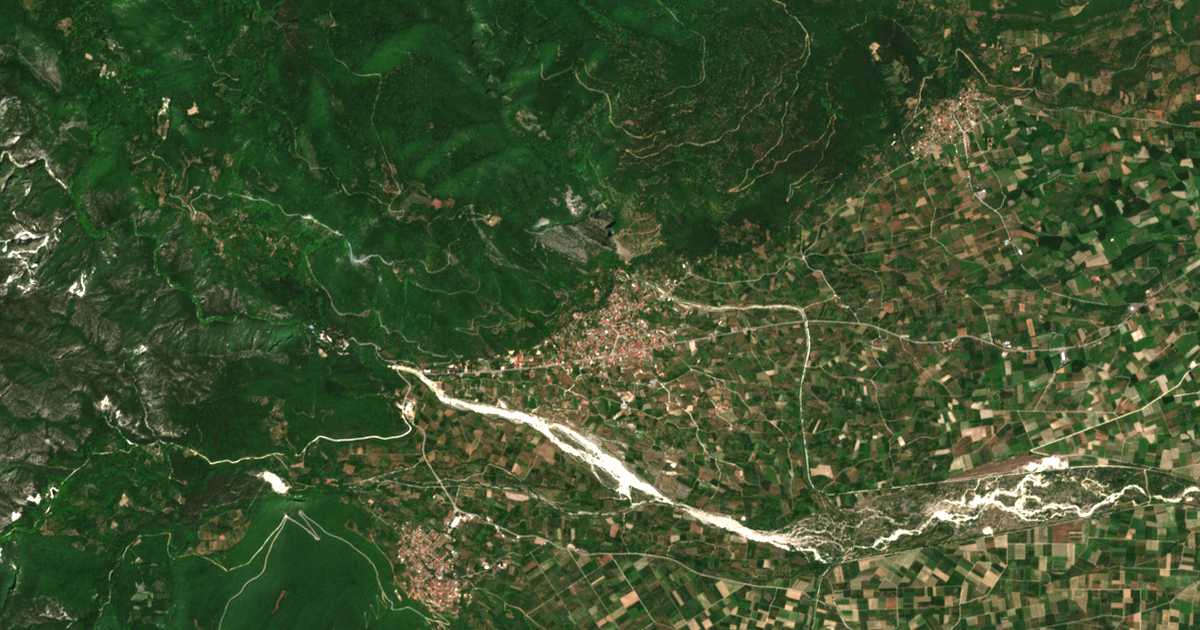 Satelitska karta: Loutrákion
