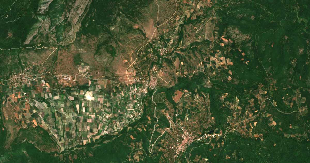 Satelitska karta: Períkleia