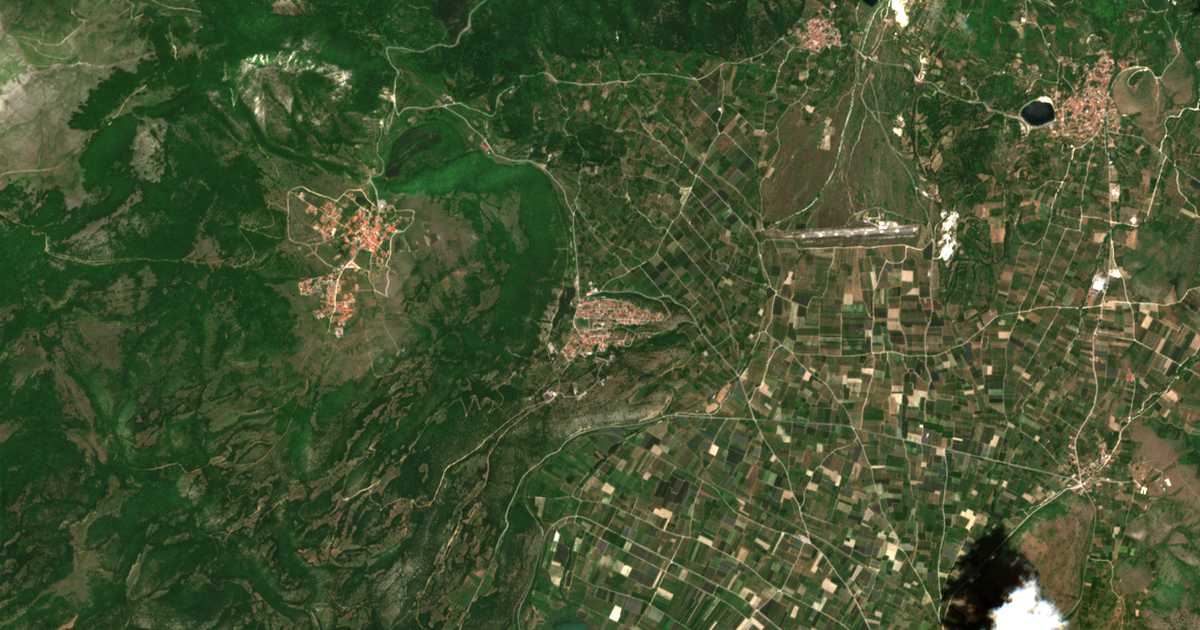Satelitska karta: Néos Ágios Athanásios