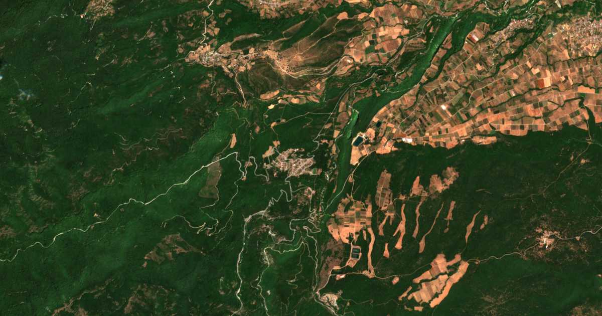 Satelitska karta: Foteiná