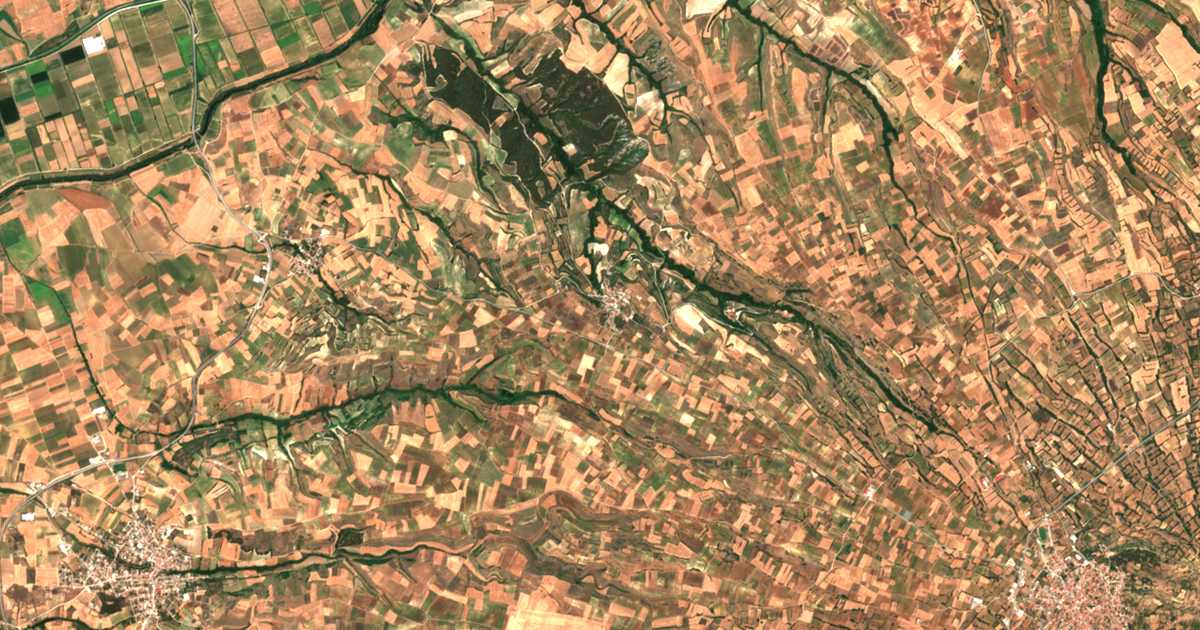 Satelitska karta: Dómiros